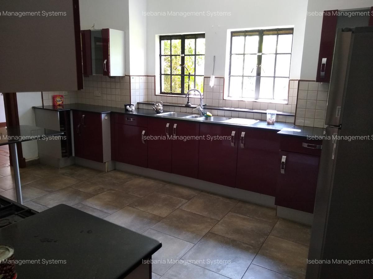 4 Bed House with En Suite at - 5