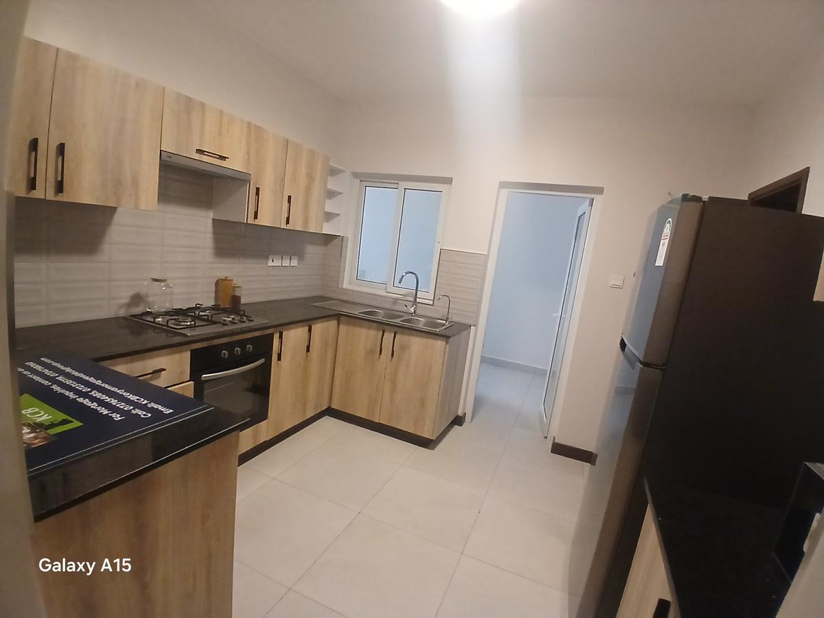 3 Bed Apartment with En Suite at Gateway Mall - 5