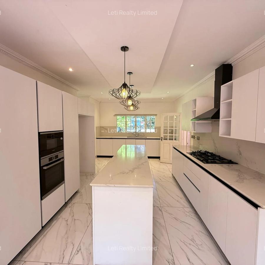 4 Bed House with En Suite in Lavington - 9