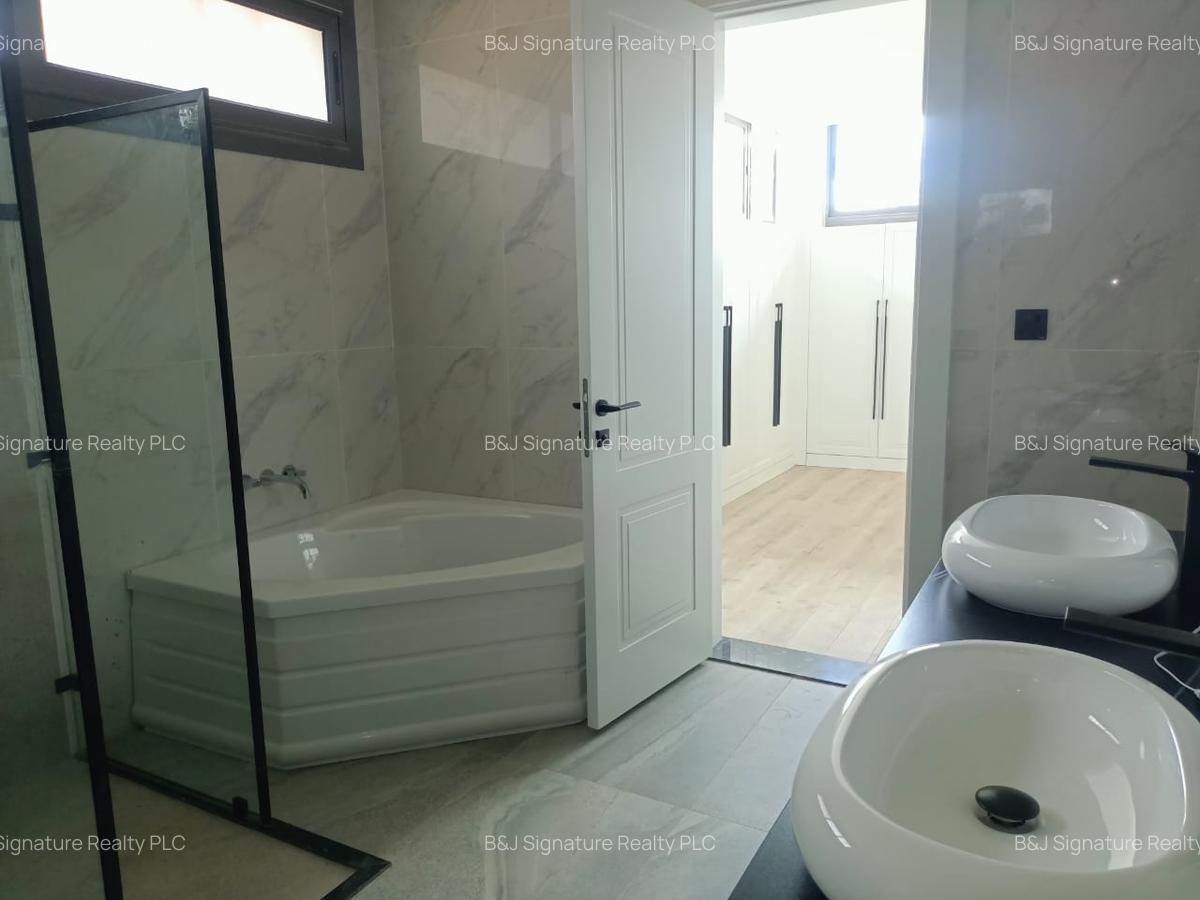 5 Bed Villa with En Suite in Lavington - 12