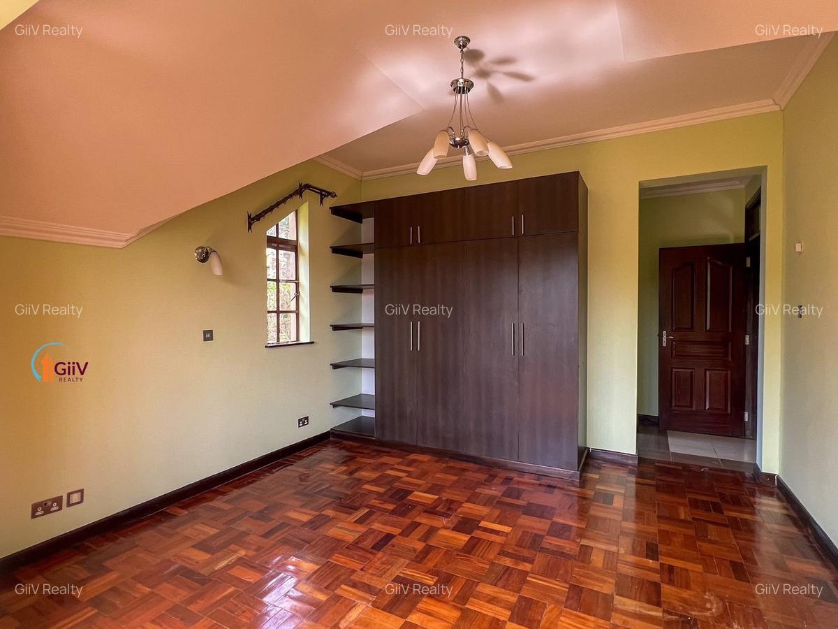 4 Bed Townhouse with Swimming Pool in Rosslyn - 14