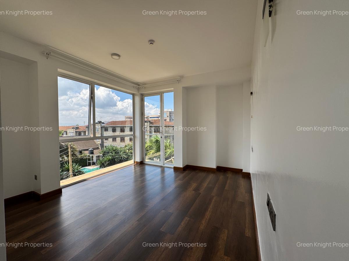 4 Bed Townhouse with En Suite in Lavington - 11