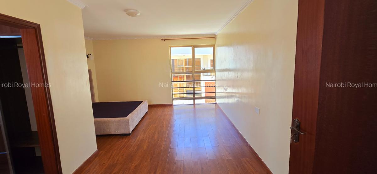 5 Bed Townhouse with En Suite at Lavington Convent Drive - 11