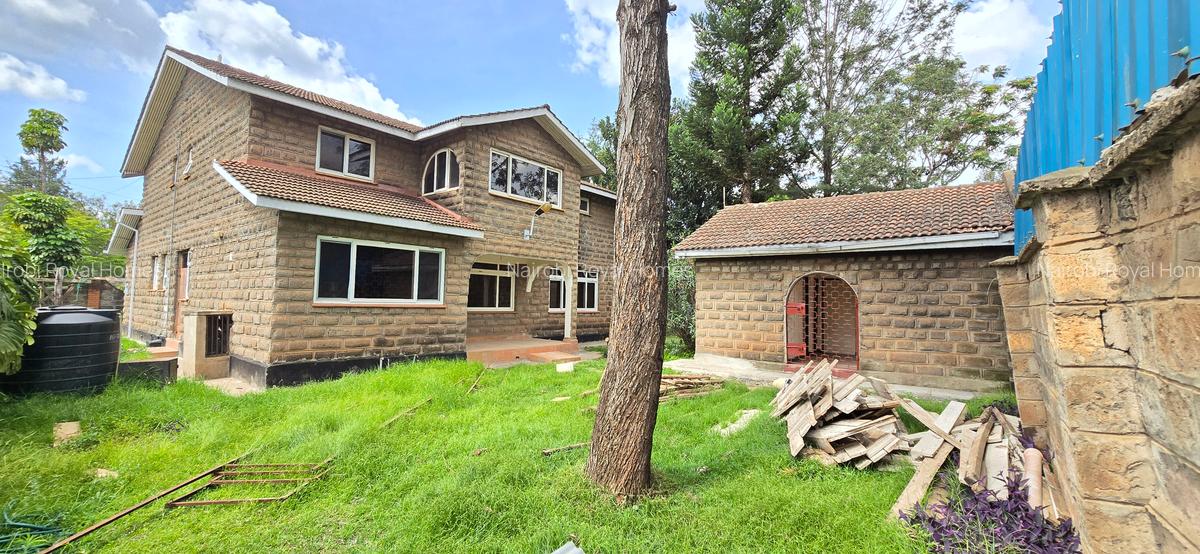 5 Bed Townhouse with En Suite at Lavington - 4