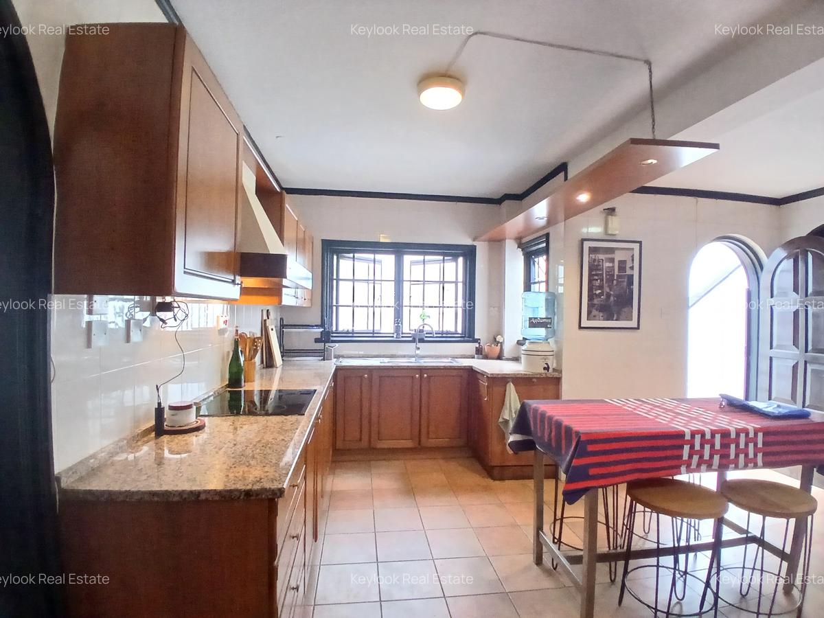 4 Bed Townhouse with En Suite at Riverside Drive - 8