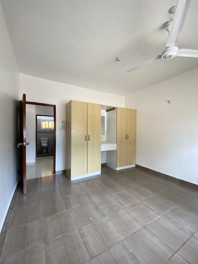 3 Bed Apartment with En Suite at Beach Road - 4