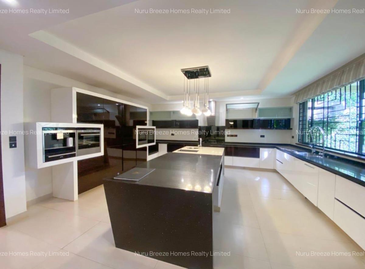 5 Bed House with En Suite in Runda - 3