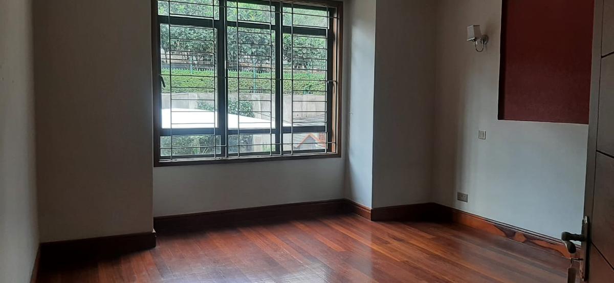 4 Bed House with En Suite in Runda - 14