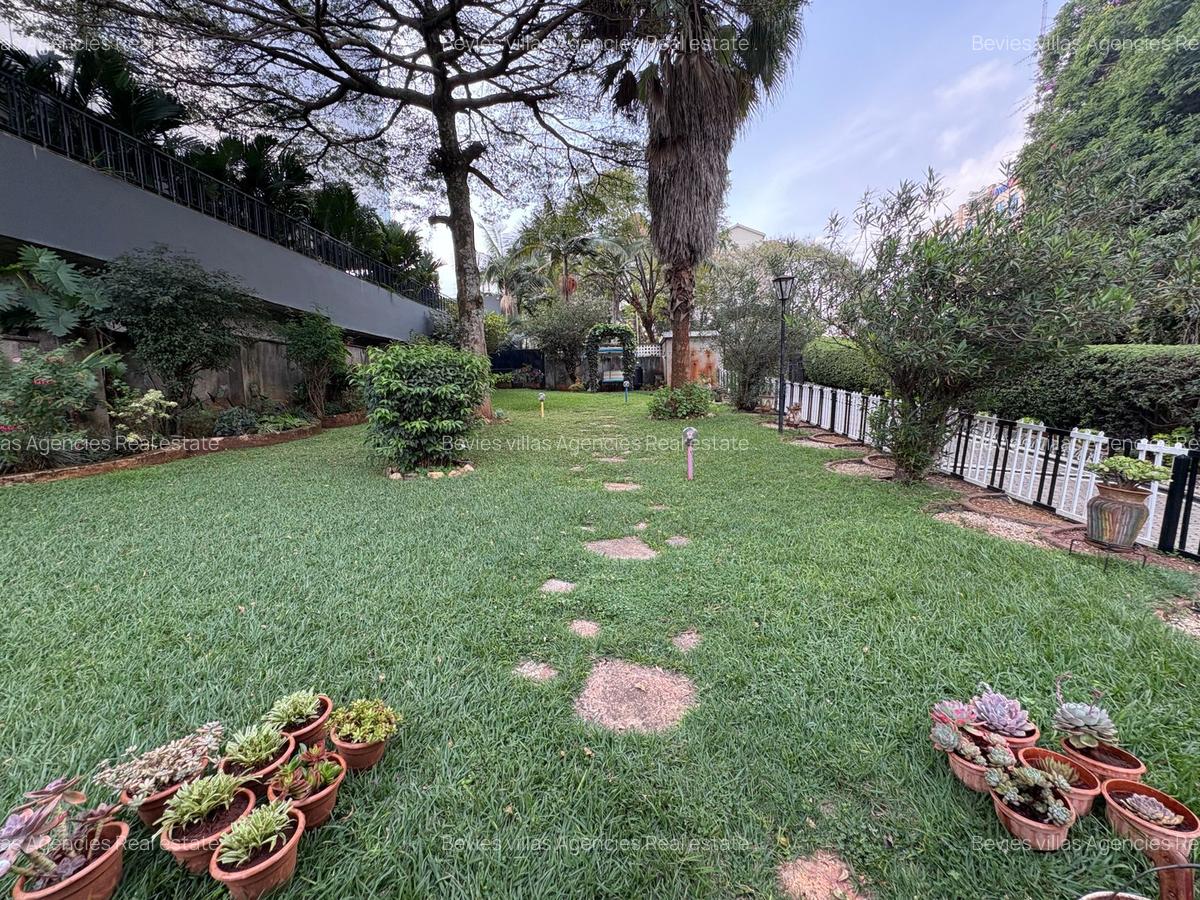 5 Bed Townhouse with En Suite at Riverside Drive - 12