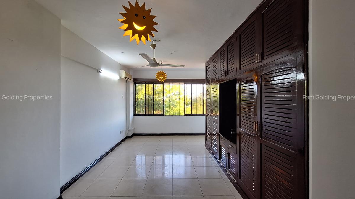 4 Bed Apartment with En Suite at Kaunda Avenue - 6