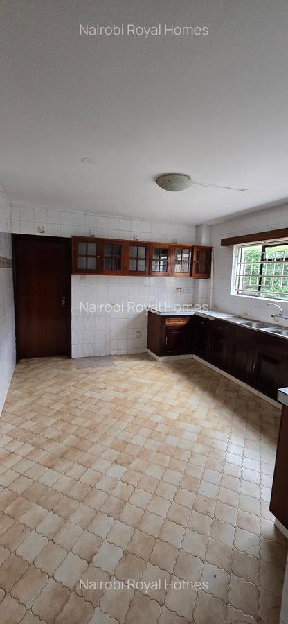 4 Bed House with En Suite at Nyari Close - 20