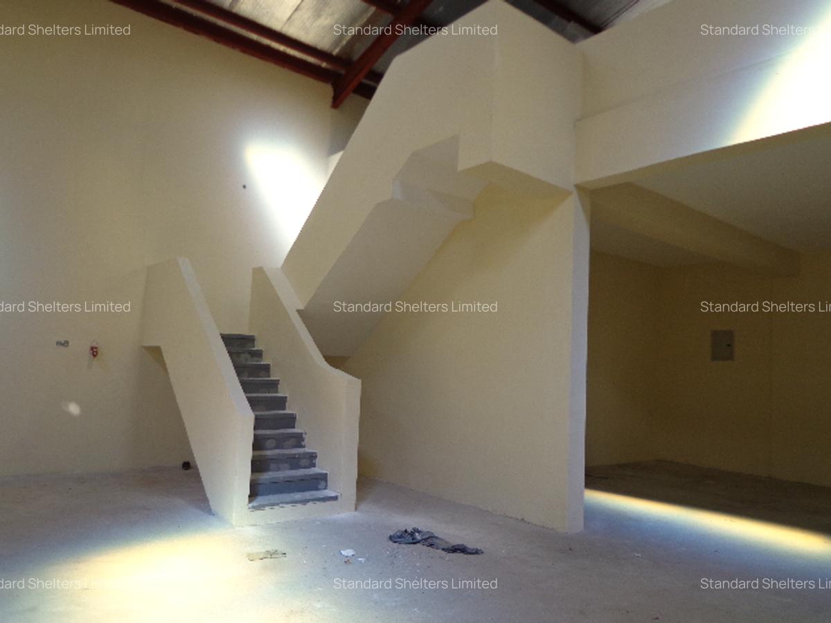 7,089 ft² Warehouse with Parking in Industrial Area - 19