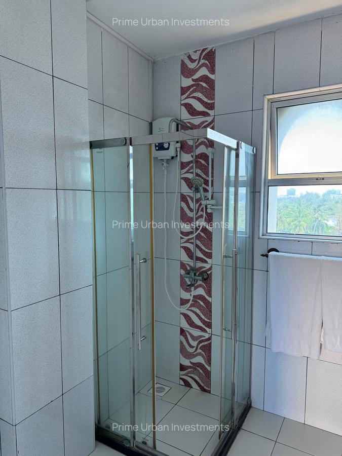 Serviced 2 Bed Apartment with En Suite in Nyali Area - 18