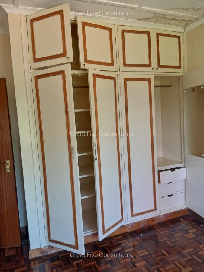 5 Bed Villa with En Suite in Nyari - 15