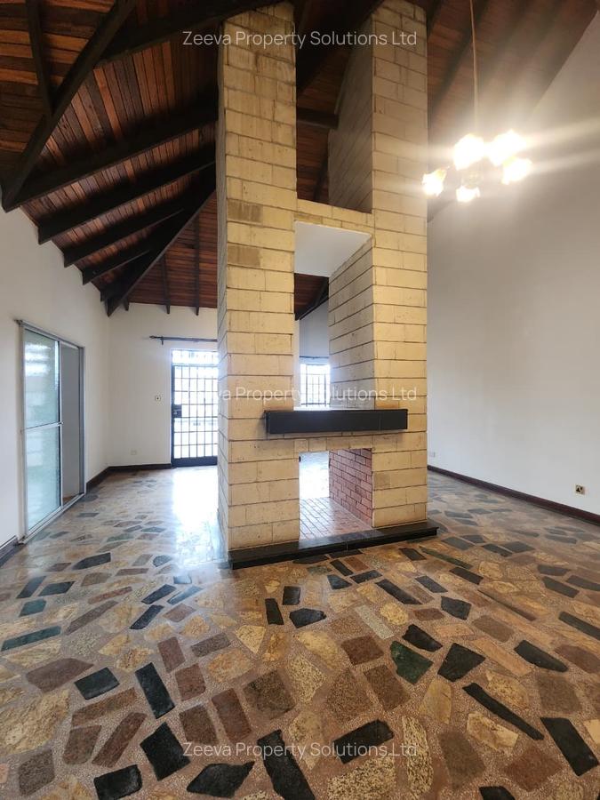 5 Bed House with En Suite in Lavington - 11