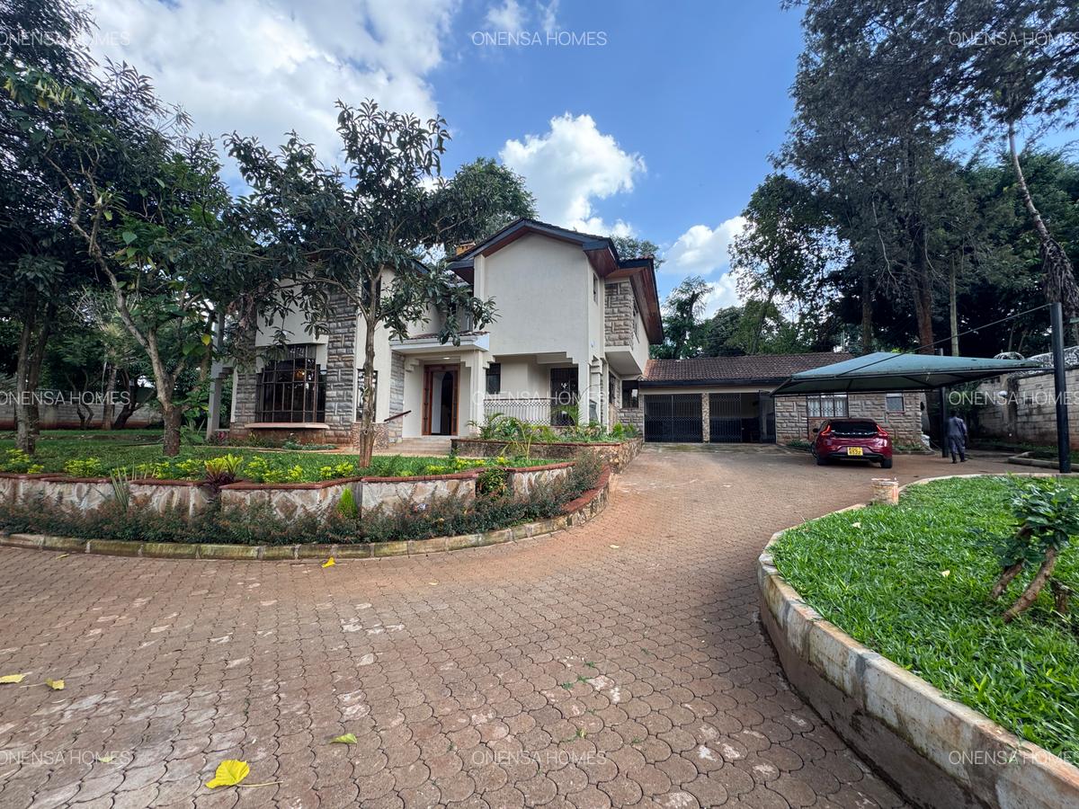 5 Bed House with En Suite in Runda - 1