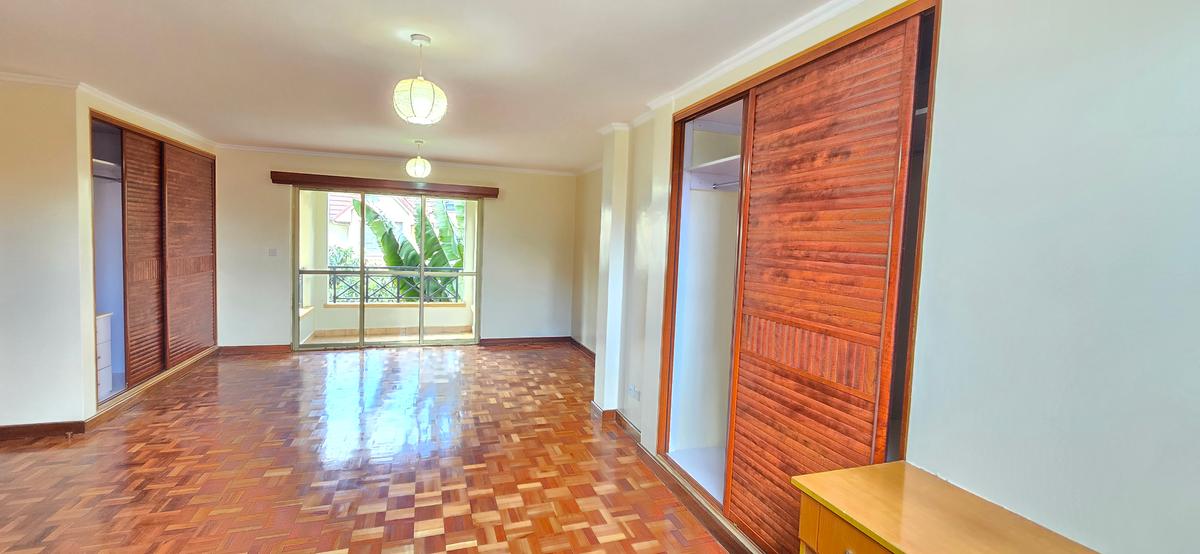 5 Bed Townhouse with En Suite at Lavington - 15