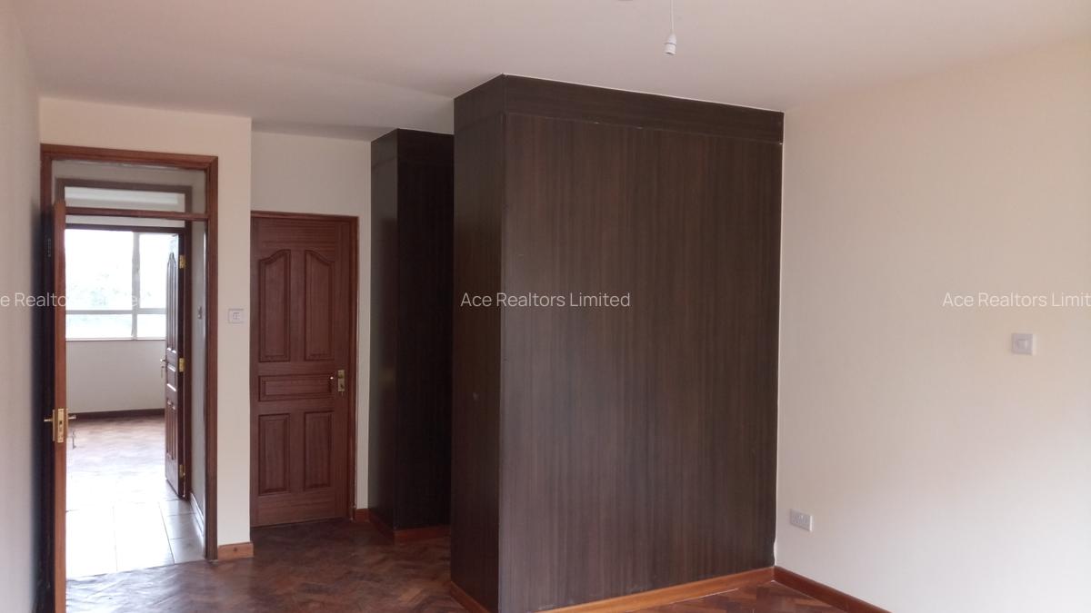 3 Bed Apartment with En Suite at City Park - 6