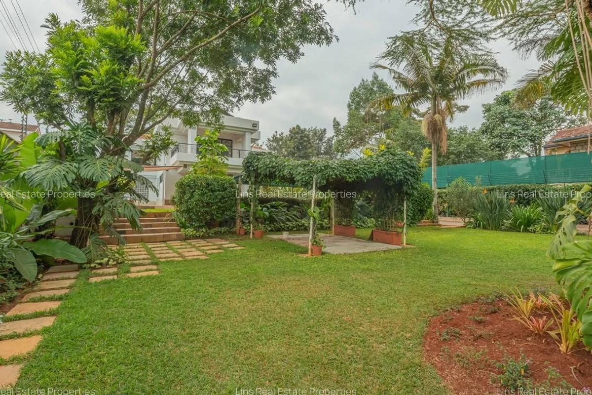 4 Bed House with En Suite in Runda - 1