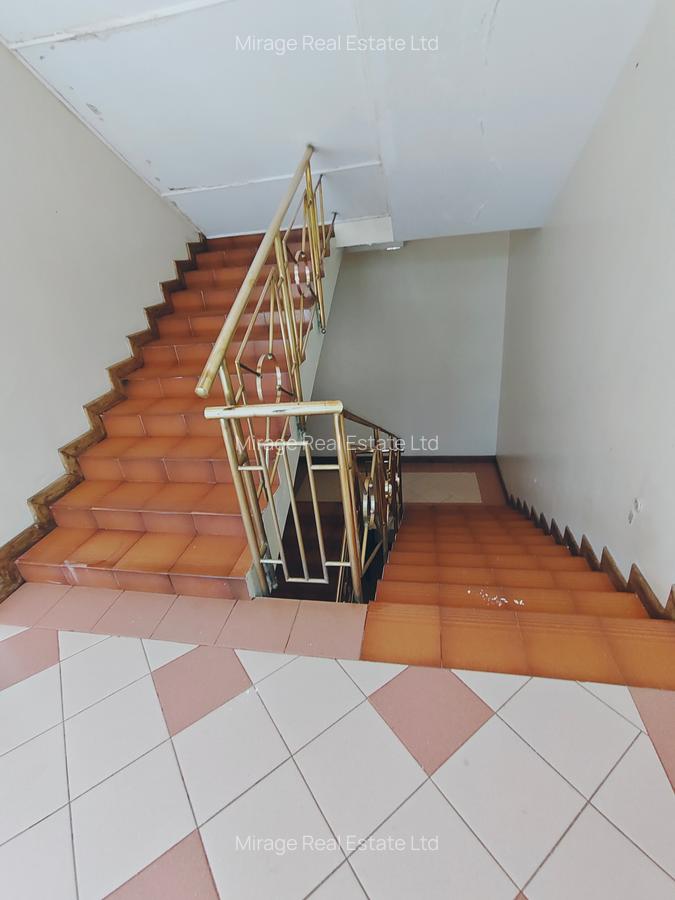 1,750 ft² Office with Service Charge Included in Lavington - 8