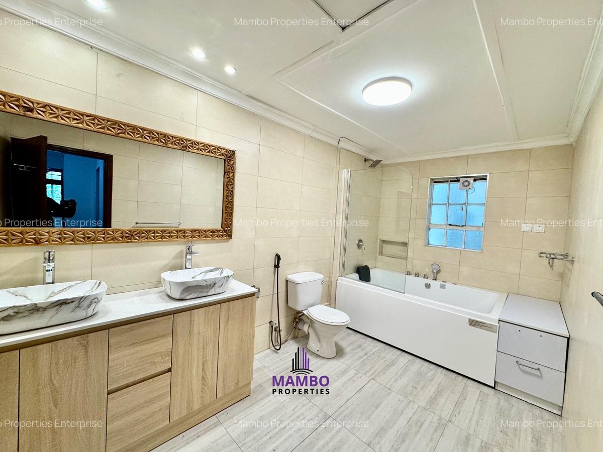 5 Bed Townhouse with En Suite at Rosslyn Lone Tree - 20