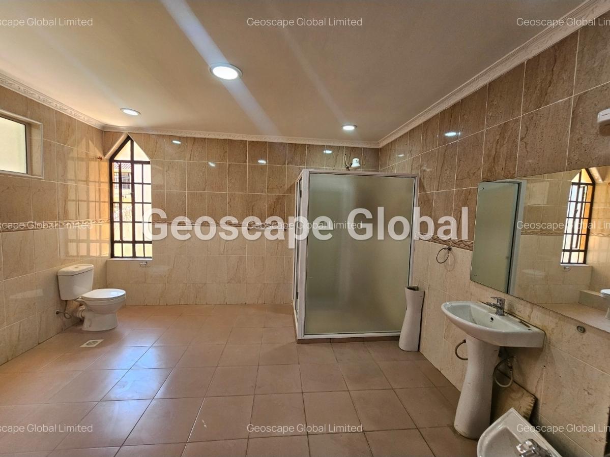 5 Bed Townhouse with En Suite in Kyuna - 9