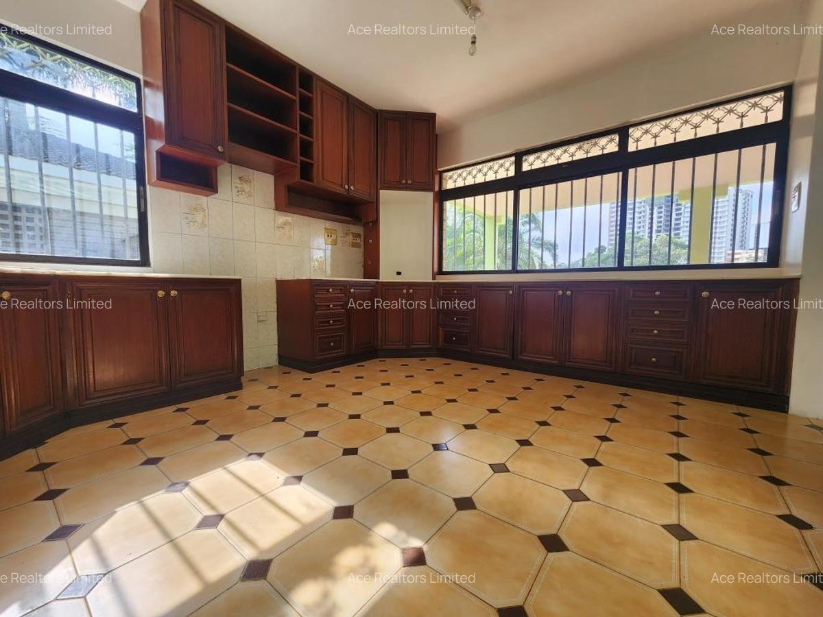 5 Bed Townhouse with En Suite at Old Muthaiga - 6