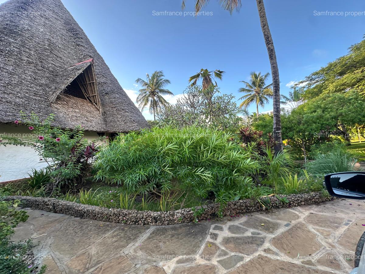 5 Bed Villa with En Suite at Beach Road - 13