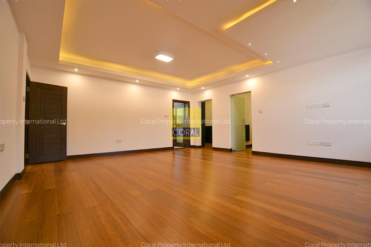 4 Bed Townhouse with Garden in Spring Valley - 2