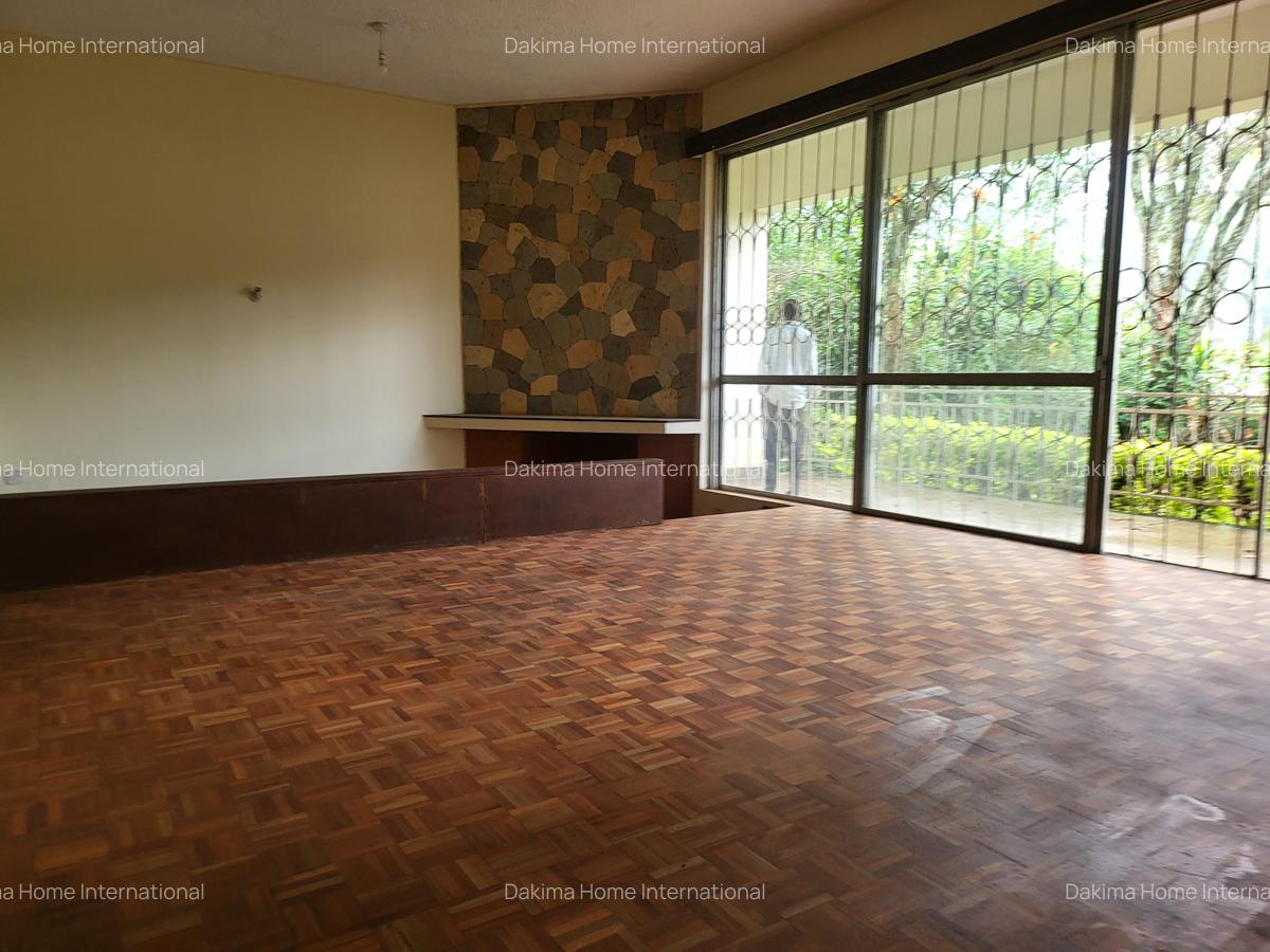 4 Bed Townhouse with En Suite in Spring Valley - 9