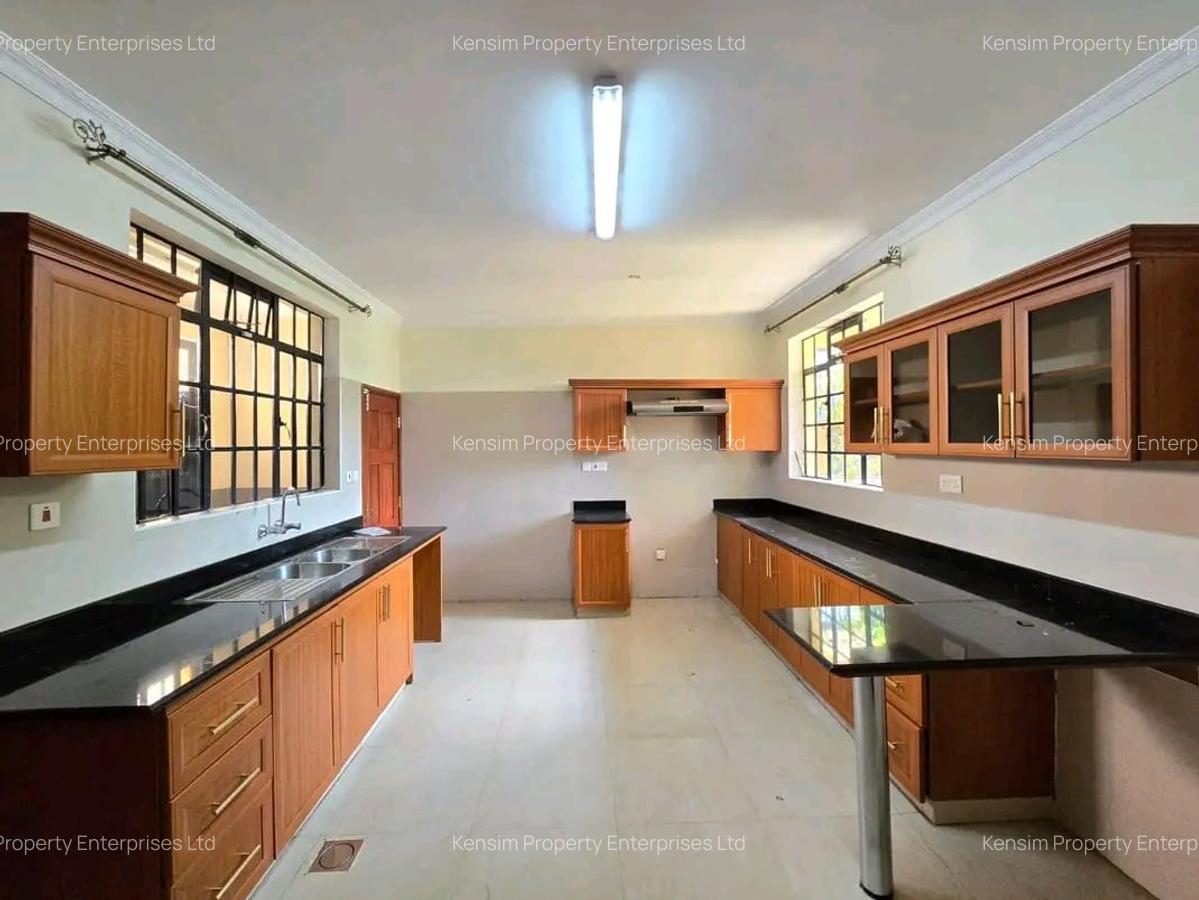 4 Bed Townhouse with En Suite in Lavington - 7