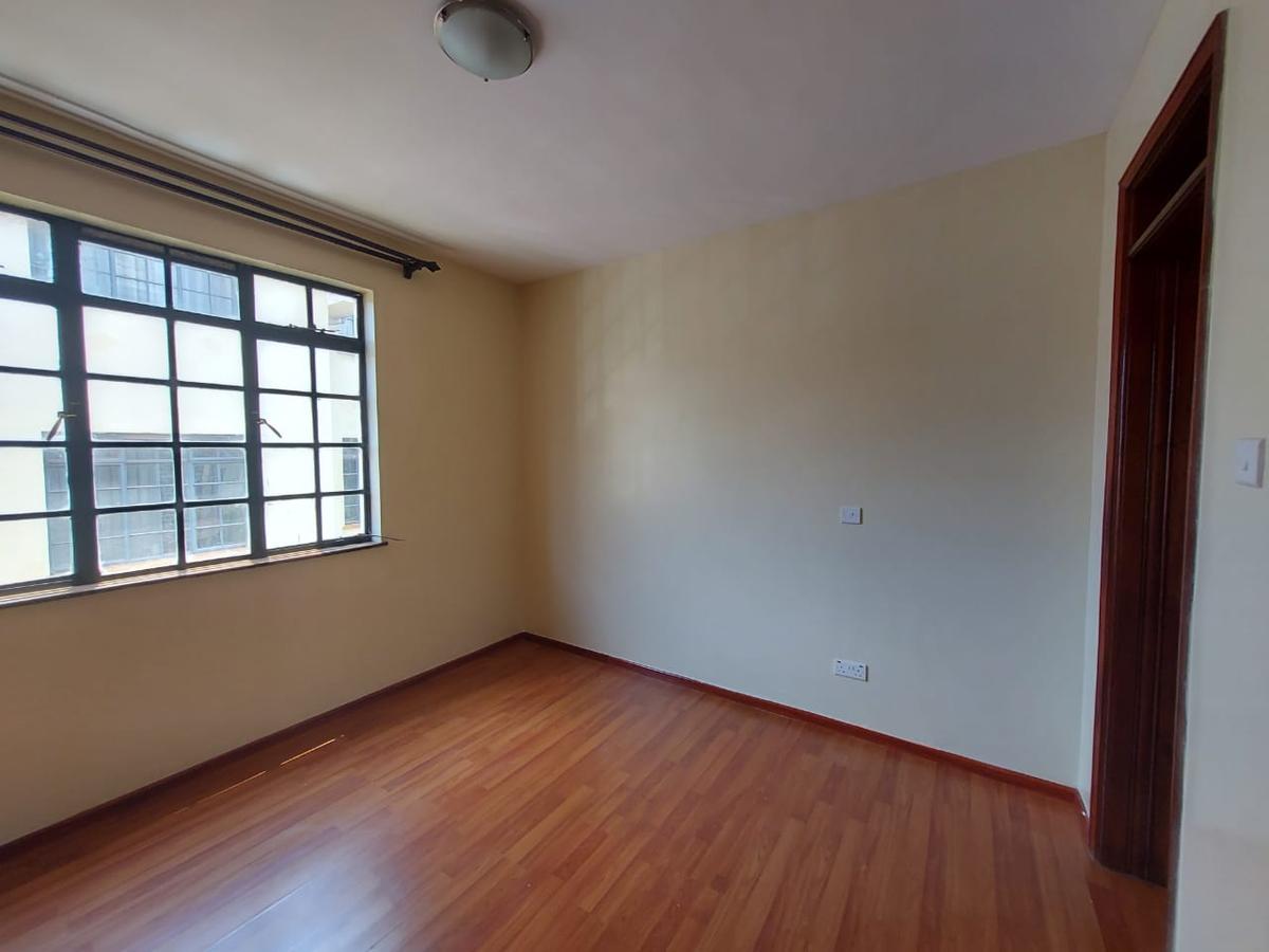 2 Bed Apartment with En Suite at Fourways - 6