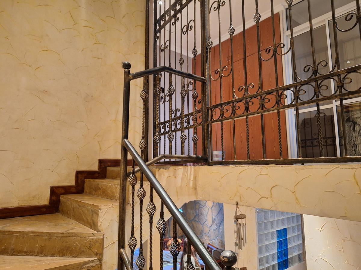 5 Bed Townhouse with En Suite in General Mathenge - 11