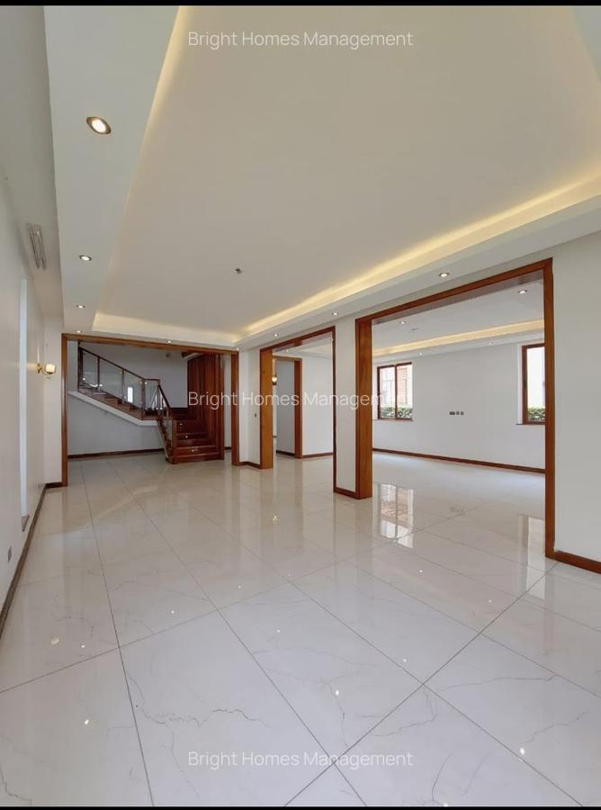 5 Bed Townhouse with En Suite in Lavington - 2