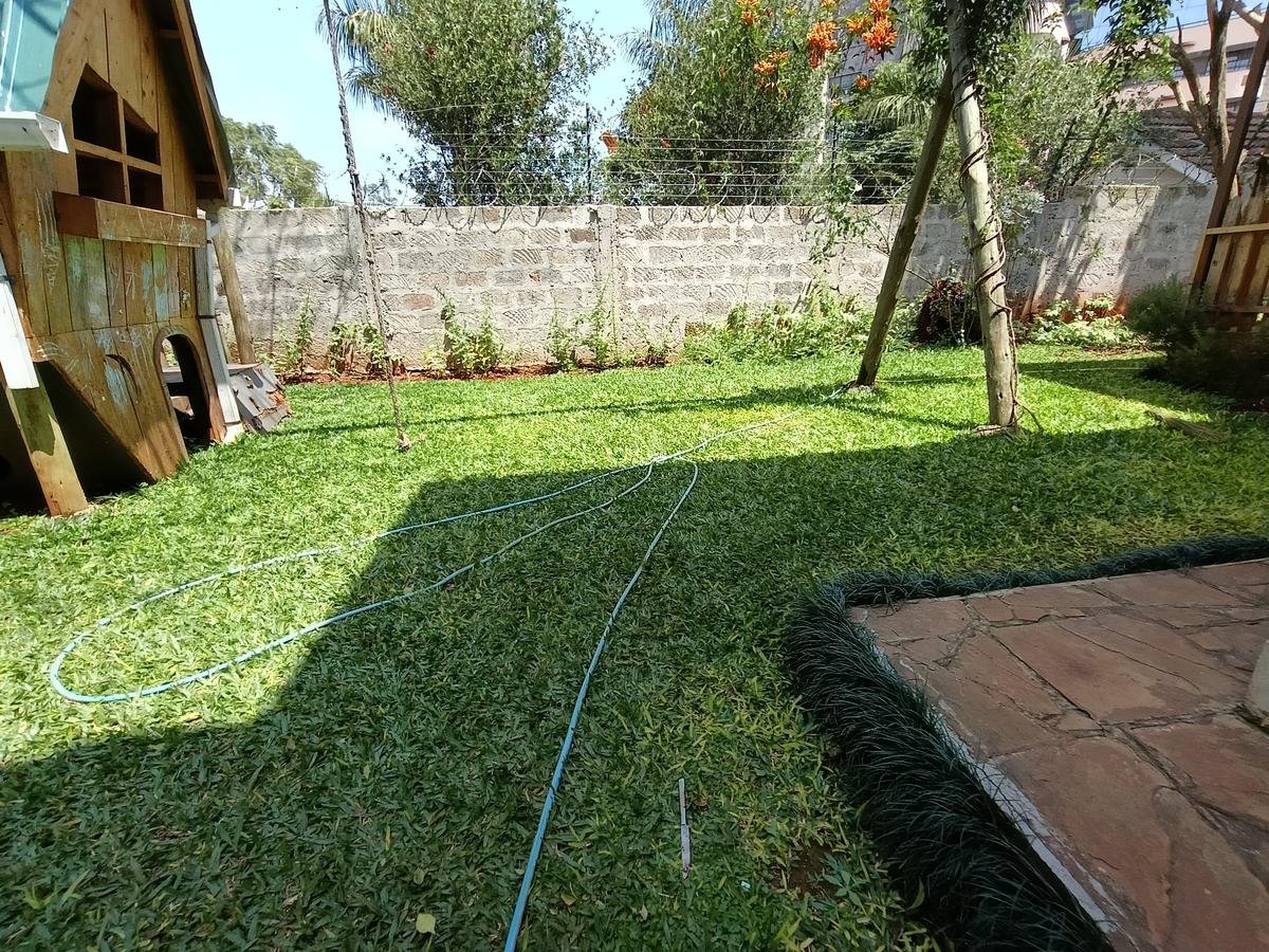 5 Bed Townhouse with En Suite in Lavington - 3