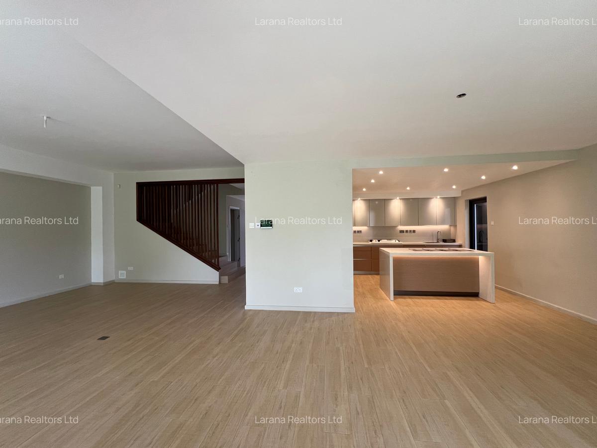 5 Bed Townhouse with En Suite in Kyuna - 3