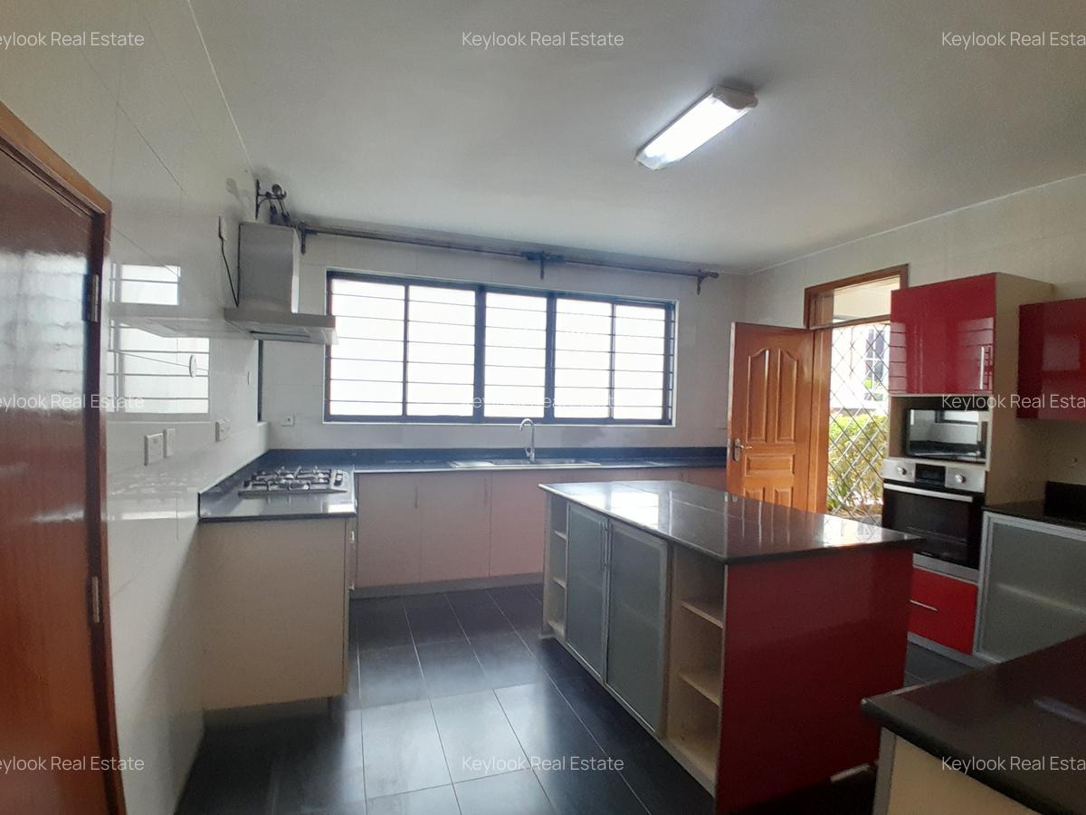 5 Bed Townhouse with En Suite at Lavington - 4
