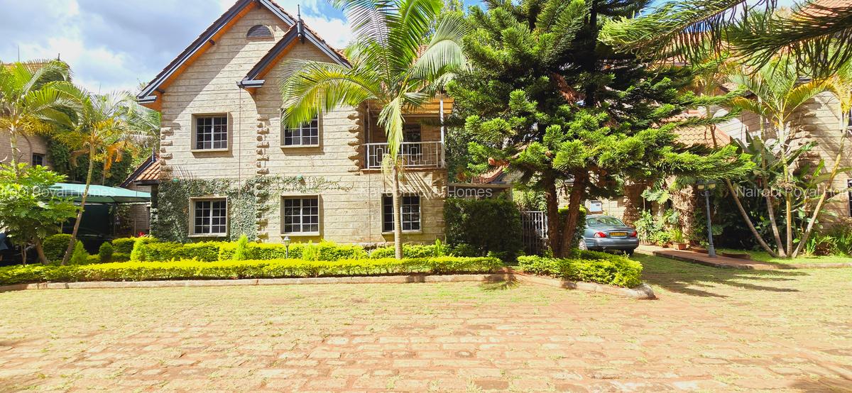 5 Bed Townhouse with En Suite at Lavington Green - 1