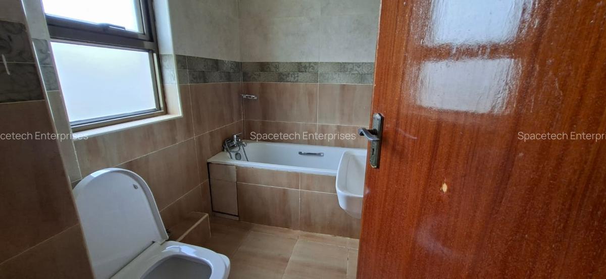 5 Bed Townhouse with En Suite in Lavington - 12