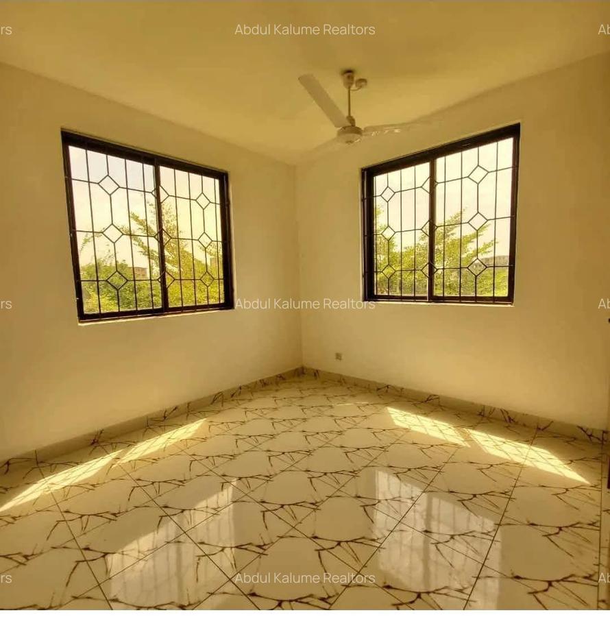 Serviced 2 Bed Apartment with En Suite at Bamburi - 8