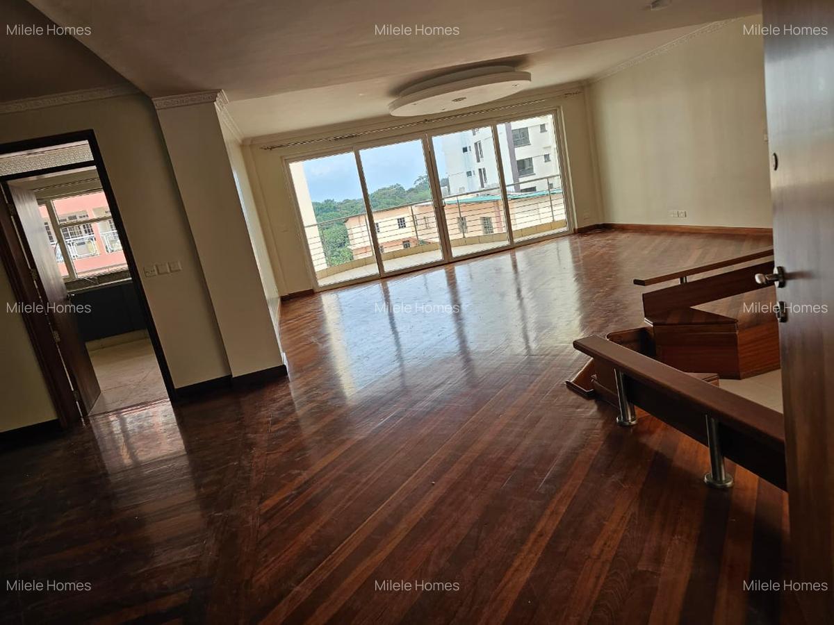 Serviced 3 Bed Apartment with En Suite at Githuri Road - 8