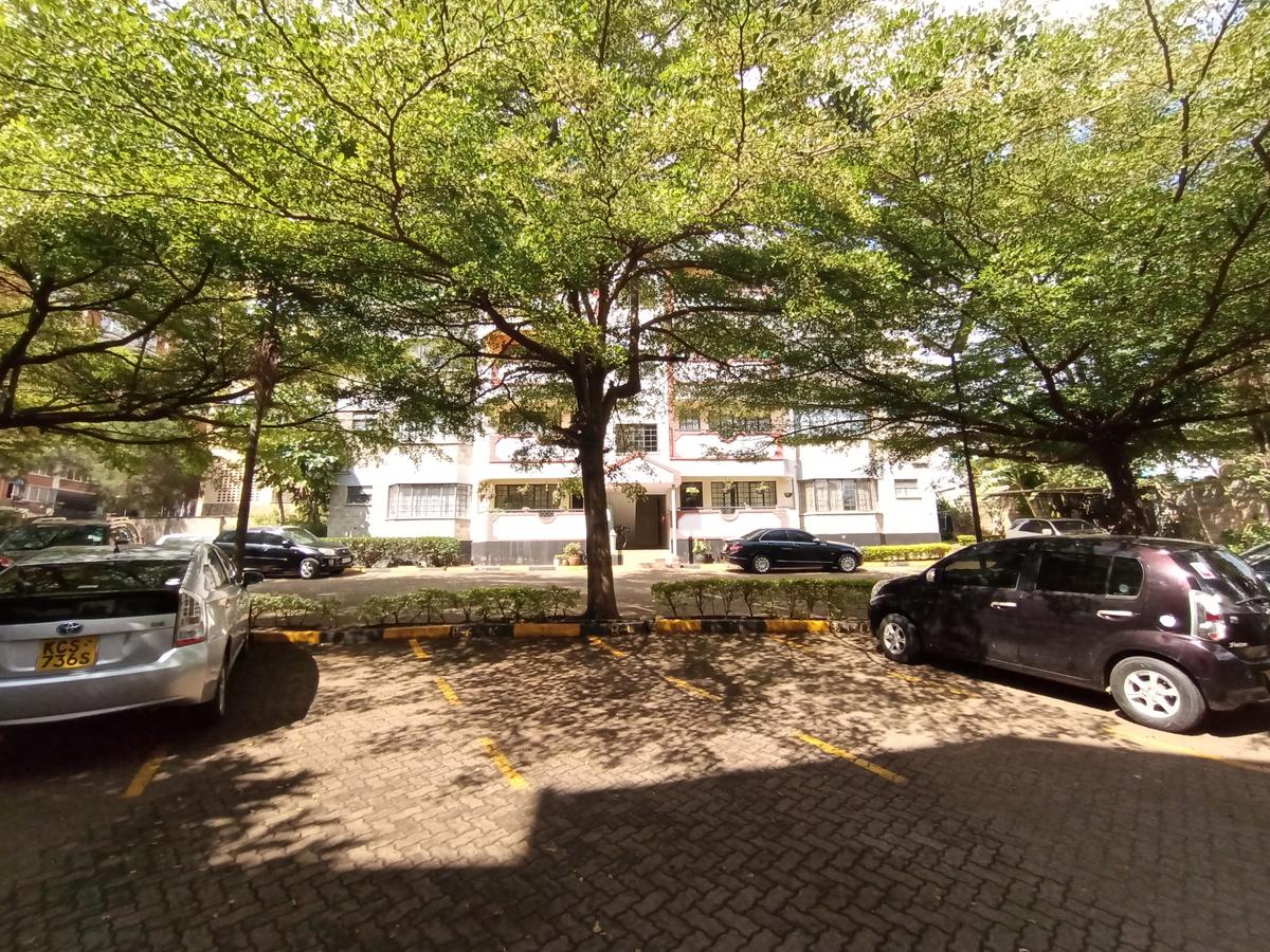 2 Bed Apartment with En Suite at Near Sarit Centre - 6