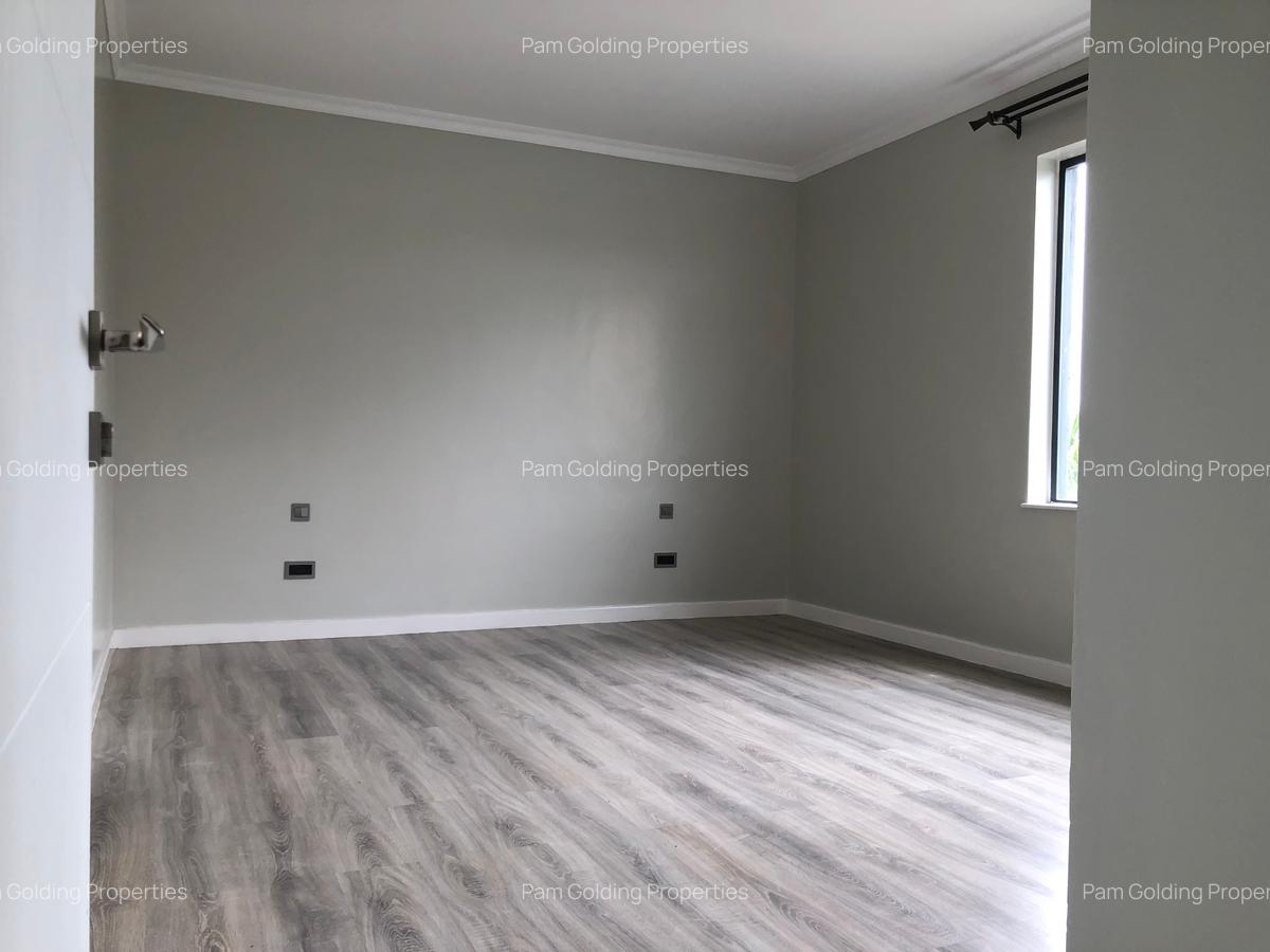 4 Bed Villa with En Suite in Runda - 16