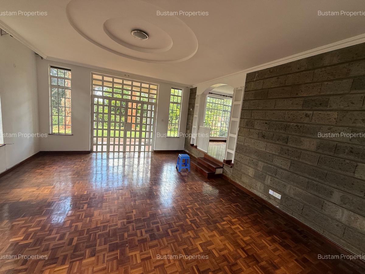 4 Bed Villa with En Suite in Rosslyn - 2