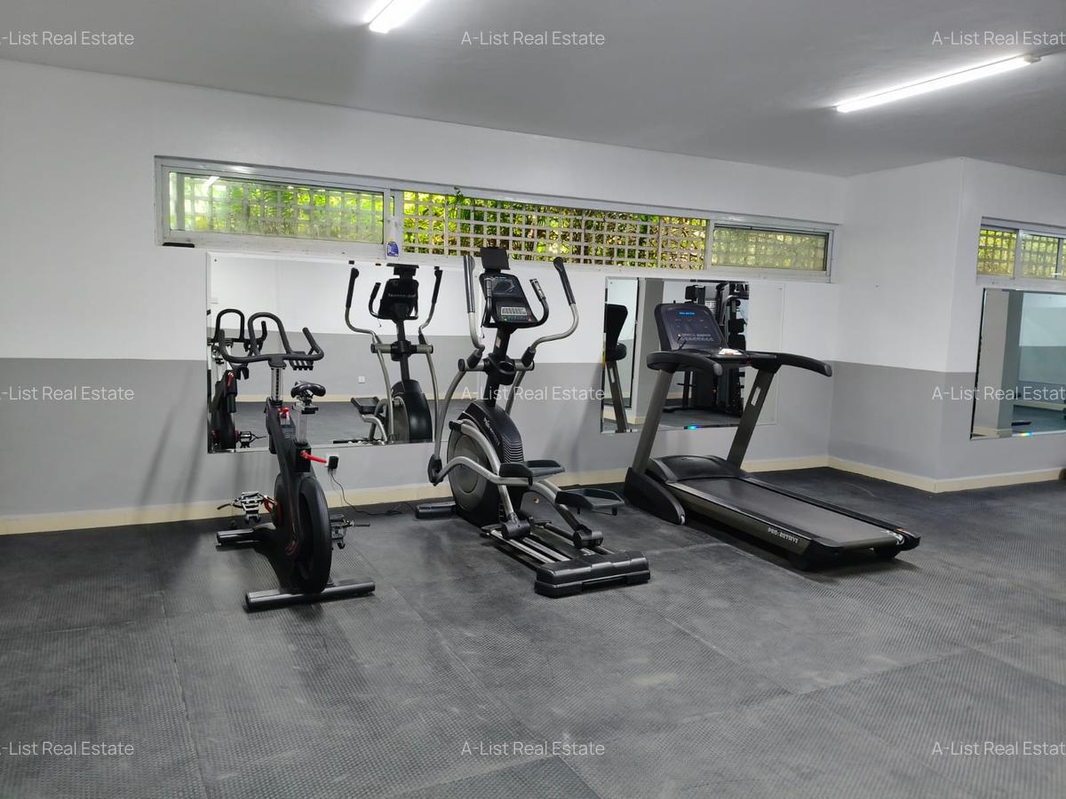 3 Bed Apartment with En Suite at Henred Road - 20