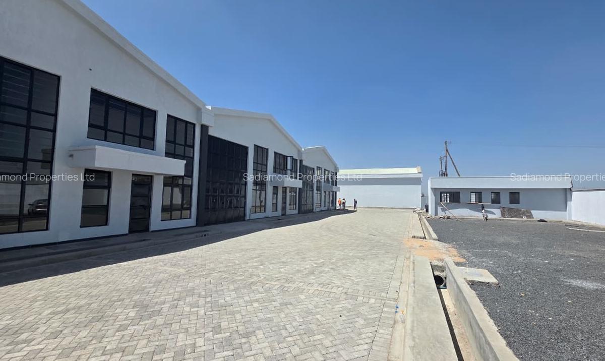 3,500 ft² Warehouse with Parking in Eastern ByPass - 1