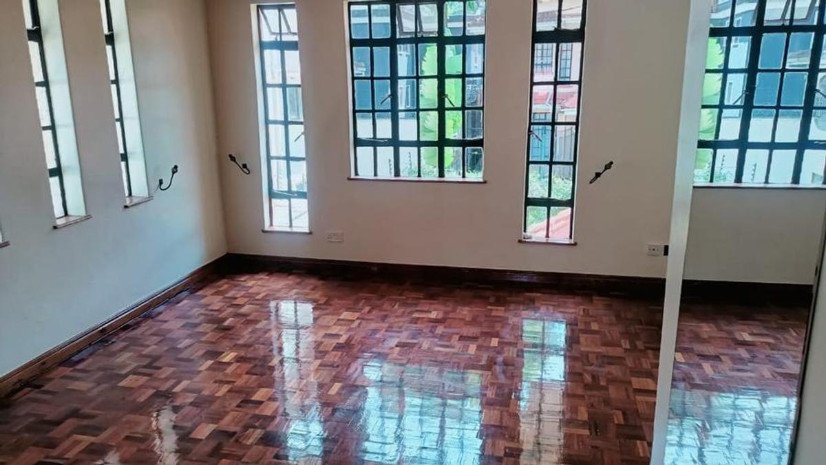 5 Bed Townhouse with En Suite in Lavington - 16