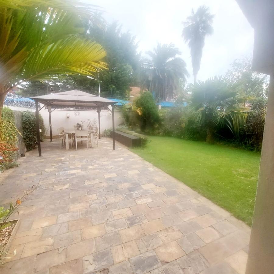 5 Bed Townhouse with En Suite at Lavington - 12