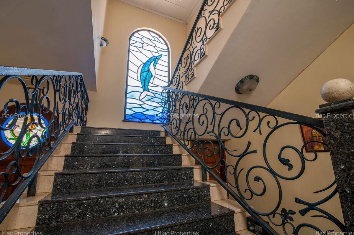 6 Bed House with En Suite in Runda - 13