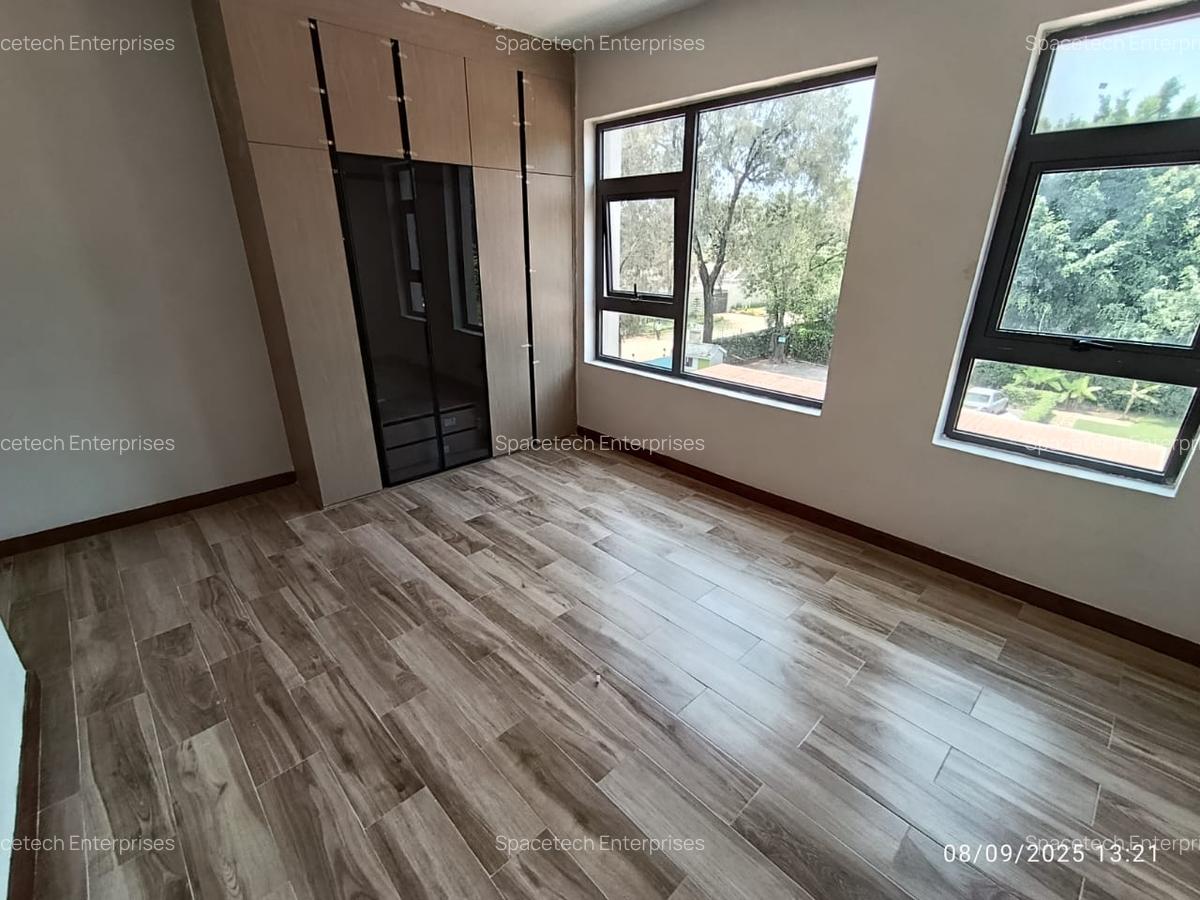 5 Bed Townhouse with En Suite in Lavington - 7